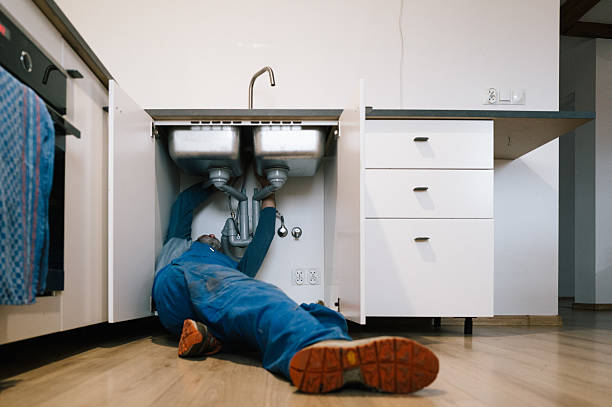 Professional Drain Cleaning technician working in Thousand Oaks, CA